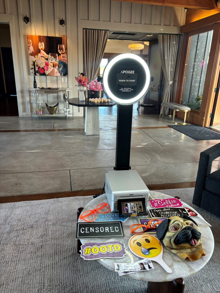 Apogee Created a Successful Photobooth Company