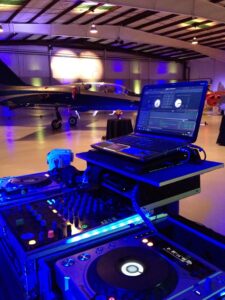  how much does it cost to rent a DJ