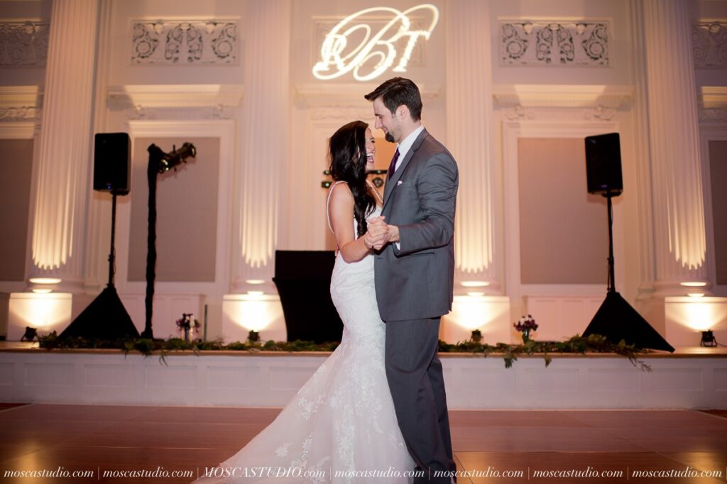 Couples first dance on Live DJ