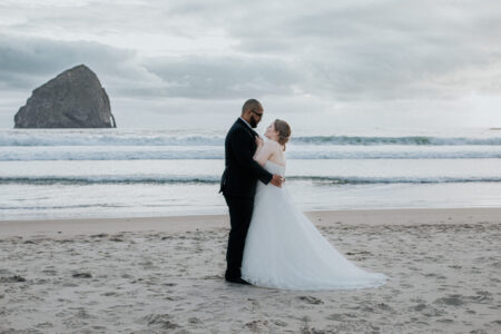 Oregon Coast wedding ceremony on the beach